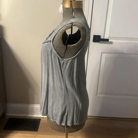 **SOLD ON MERCARI**Knox Rose gray flowy boho sleeveless women’s top size medium - Picture 3 of 8